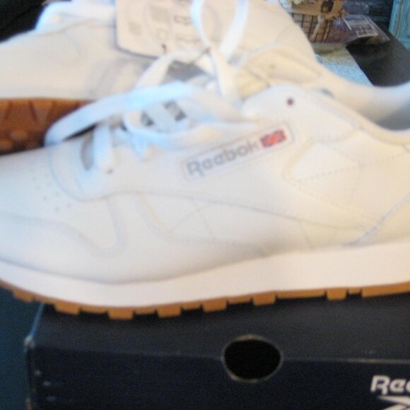Womens NWT Reebok Classic Leather Runners - Picture 2 of 5